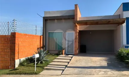 Condomínio com 2 quartos à venda em Cajuru Do Sul - SP