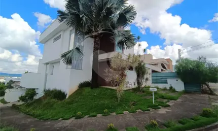Condomínio com 3 quartos para locação em Itapeva - SP
