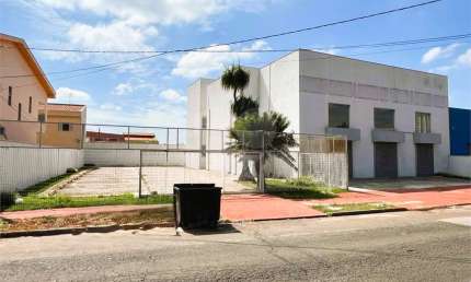 Salão Comercial à venda ou para locação em Wanel Ville - SP