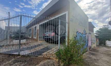 Casa térrea com 3 quartos à venda em Jardim Maria Do Carmo - SP