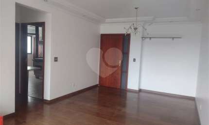 Apartamento com 3 quartos à venda ou para locação em Centro - SP