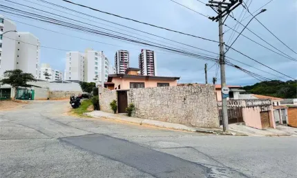 Casa com 3 quartos para locação em Jardim Vera Cruz - SP