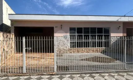 Casa com 3 quartos para locação em Vila Hortência - SP