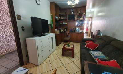 CASA A VENDA, SOBRADO 2 DORMITÓRIOS, SALA 2 AMBIENTES, CHURRASQUEIRA, VAGA COBERTA. 900 METROS METRÔ GIOVANNI E TERMINAL JOÃO DIAS. VILA DAS BELEZAS.