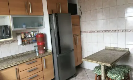 CASA A VENDA, SOBRADO 3 DORMITÓRIOS, SUÍT,E, SALA DE JANTAR, SALA DE ESTAR, ÁREA DE SERVIÇOS, 2 VAGAS + EDÍCULA E QUINTAL. JARDIM LIDIA.