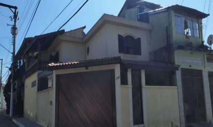 CASA A VENDA, SOBRADO 3 DORMITÓRIOS, 3 BANHEIROS, SALA DE JANTAR, SALA DE ESTAR, COZINHA, ÁREA DE SERVIÇO. 3 VAGAS DE GARAGEM. JARDIM SÃO LUIZ.