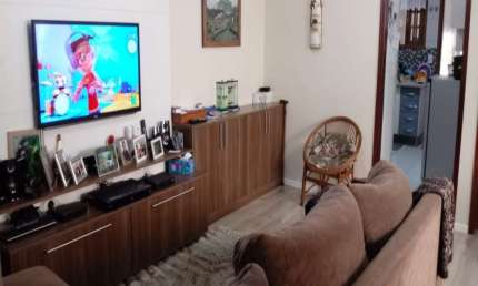 CASA A VENDA, 3 DORMITÓRIOS, SENDO UMA SUÍTE, SALA 02 AMBIENTES, COZINHA COM MÓVEIS PLANEJADOS, VARANDA GOURMET, 03 BANHEIROS, 03 VAGAS DE GARAGEM.