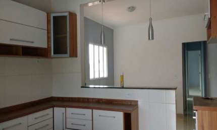 CASA A VENDA, SOBRADO 3 DORMITÓRIOS, SALA 2 AMBIENTES, 2 VAGAS, ÁREA GOURMET COM CHURRASQUEIRA, FINO ACABAMENTO. JARDIM LÍDIA.