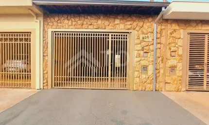 Casa com 3 Dormitorios sendo 1 suite, a Venda no Planalto Paraiso, em otima localizacao, proximo a Avenida Bruno Ruggiero.