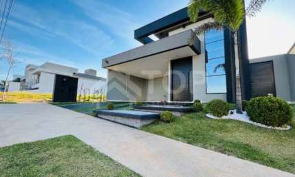 PARQUE FABER 4- Casa terrea nova, sala de pe direito duplo com 2 ambientes , Cozinha com ilha e armarios planejados, Area de servico com planejados, Area gourmet c/planejado, Piscina aquecida, 2 vagas