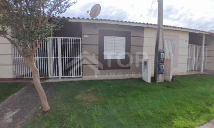 Casa a Venda em Condominio fechado com Portaria 24 horas,  casa com planejados e area de Lazer.