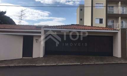 Casa com 3 quartos para alugar na Cidade Jardim, São Carlos , 160 m2 por R$ 4.445