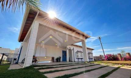 Linda Chacara a Venda em Condominio Fechado com Portaria 24 Horas, Casa possui, boiler central com aquecimento solar e programavel, agua quente em todas as torneiras exceto area de servico.  Infraestr