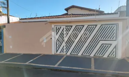 Casa com 3 quartos à venda no Jardim Acapulco, São Carlos , 248 m2 por R$ 745.000