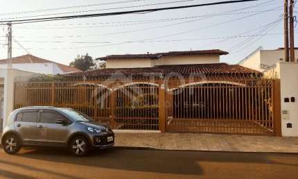 Casa com 5 quartos para alugar no Centro, São Carlos , 370 m2 por R$ 5.556