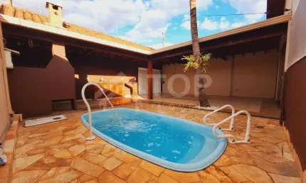 CASA COM 2 QUARTOS NO JARDIM ITAMARATY COM PISCINA E AREA GOURMET
