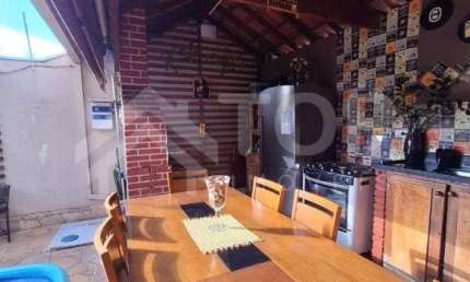 CASA COM 3 QUARTOS NO JARDIM ITAMARATY COM PISCINA E AREA GOURMET