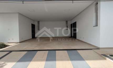 Linda Casa a Venda, cozinha ampla, equipada com coifa, armarios , 2 cooktops, bancada ilha em granito, conjugada com sala de jantar e pergolado, Este e coberto e dispoe de varias comodidades com SPA A