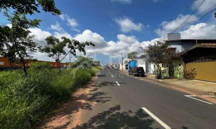Excelente lote comercial na Av. Principal do Comercio e Condominios