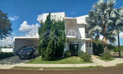 Lindo sobrado com 3 suites e armarios repletos de armarios no Residencial Damha I