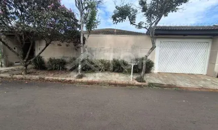Linda casa no bairro Santa Monica, com 4 dormitorios, sendo 3 suites