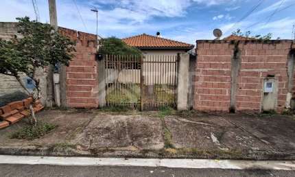Casa de 2 dormitorios no Lot. Res. Eduardo Abdelnur