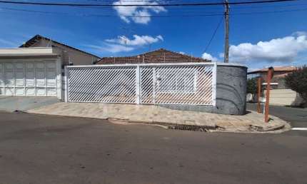 Excelente casa de esquina com 3 dormitorios com 1 suite