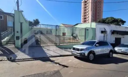 Excelente ponto comercial com 440 metros de terreno e 122 metros de construcao, com estacionamento interno rotativo para varios carros