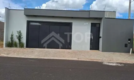 Linda casa, de alto padrao com 3 dormitorios sendo 1 suite, com piso em porcelanato e piscina