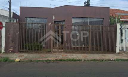 Excelente ponto comercial com mezanino em excelente localizacao 895555555