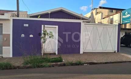 Excelente imovel de 3 dormitorios com 1 suite, edicula e quintal amplo na regiao central