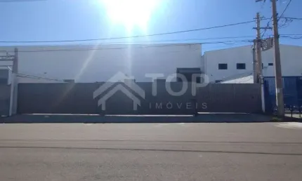 Excelente barracao/galpao com 1000 metros de area total, sendo 750 metros de construcao, 8 metros de pe direito e 10 metros no centro, com entrada para caminhoes em otima localizacao no Bairro Parque 