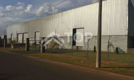 Locacao de 3 excelentes galpoes em otima localizacao no ceat, sendo cada galpao com com 1000 metros de construcao, sendo 1500 metros de total, totalizando 3000 metros e construcao, com 4500 de area to