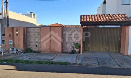Excelente casa com entrada pra varios carros no Res. Paque Fehr