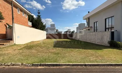Excelente lote em condominio fechado, proximo ao lazer e a portaria.