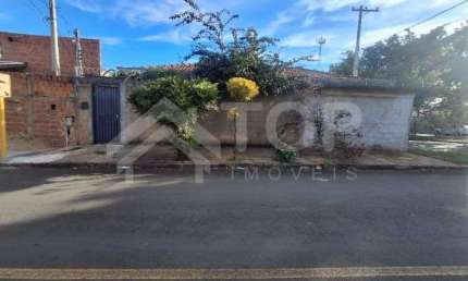 Vende-se 2 casas no mesmo terreno, sendo imoveis em otima localizacao