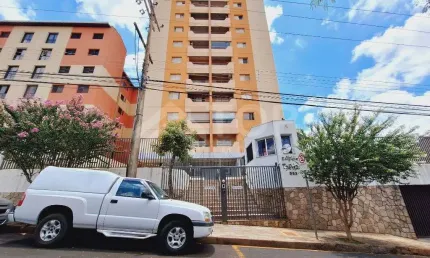 Excelente apartamento com 3 dormitorios com 1 suite repleto de armarios no centro da cidade