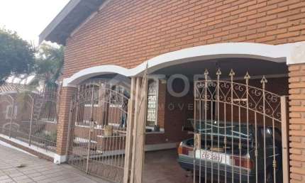Excelente casa de 3 dormitorios com 1 suite e churrasqueira no bairro CENTREVILLE