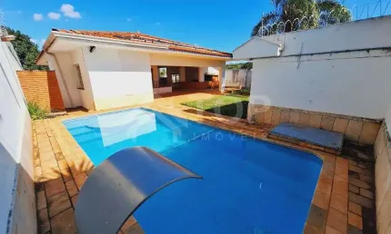 Casa padrao com 4 dormitorios e 2 suites no Parque Santa Monica