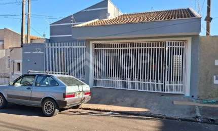 Excelente casa de 3 dormitorios com 1 suite e churrasqueira em otima localizacao