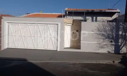 Linda casa de 3 dormitorios, com 1 suite com ares condicionados nos dormitorios e na salano bairro Parque dos Timburis