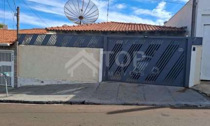 Excelente casa de 3 dormitorios  com 1 suite na Vila Carmen