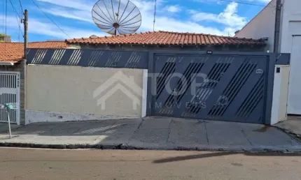 Excelente casa de 3 dormitorios  com 1 suite na Vila Carmen