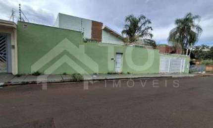 Lindo imovel de 3 dormitorios espacosos, sendo 1 suite e piscina
