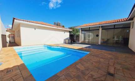 Casa com 3 quartos para alugar na Vila Costa do Sol, São Carlos , 203 m2 por R$ 5.556