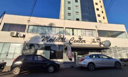 Excelente sala comercial comercial no Ed. Medical Center