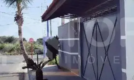 LINDA CASA COM 2 DORMITORIOS, PICINA AREA COBERTA COM CHURRASQUEIRA NO BAIRRO JARDIM EMBARE