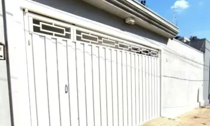 Excelente casa de 3 dormitorios com 1 suite master em excelente localizacao