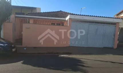 Excelente casa com 2 dormitorios, quintal amplo e edicula em excelente localizacao na vila marina