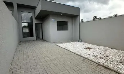 Casa à venda em Pinhais de frente para rua Pinhais/PR